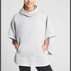 🇪🇸🐠NEW GapFit Knit Poncho Workout Hoodie Cape Light Gray Athleisure Cozy XS